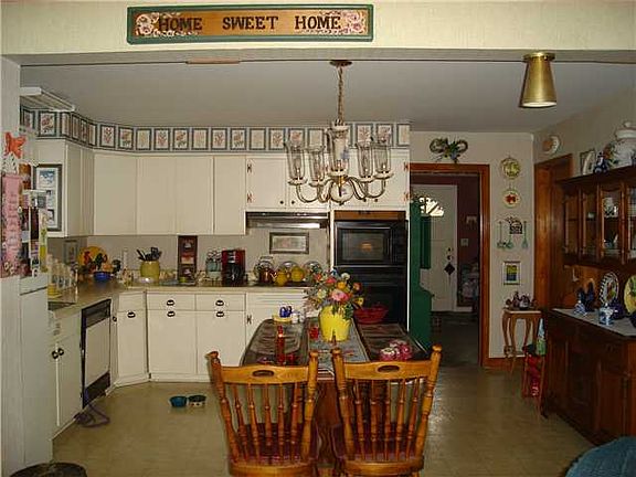5th image of 422 West St