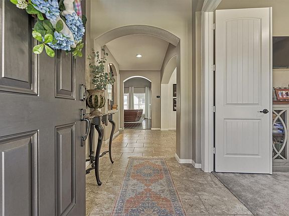 5th image of 226 Hampton Glen Rd