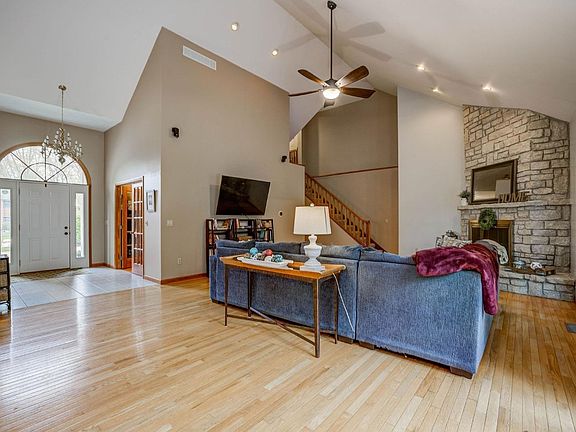 4th image of 18 Deer Trail Cir
