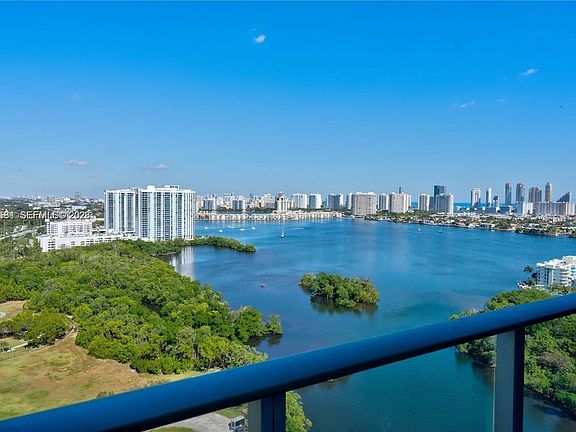 4th image of 16385 Biscayne Blvd Unit 2406