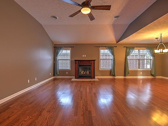 4th image of 253 Crockett Dr