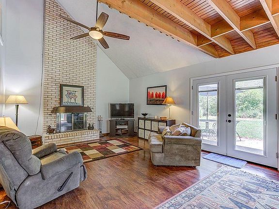 3rd image of 20 Beechpoint Dr
