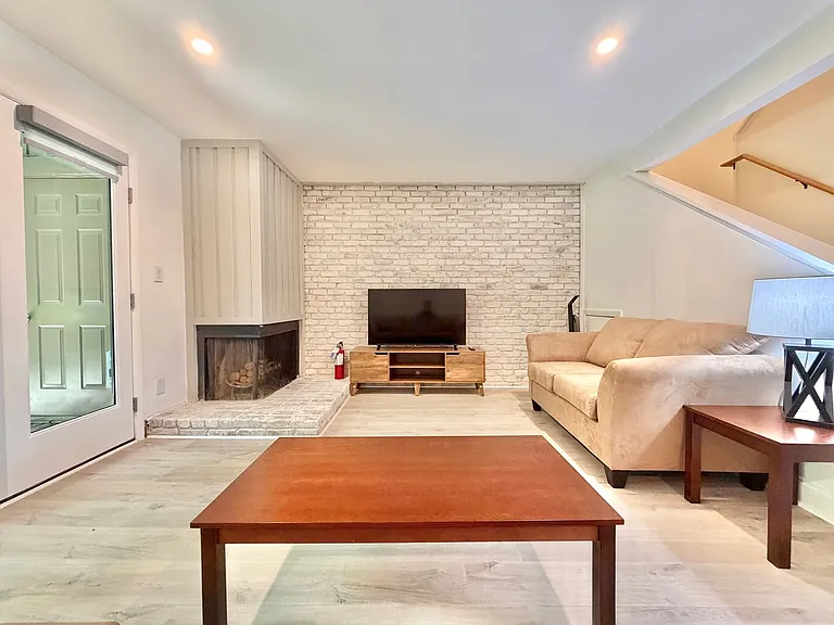 907 Oak Tree Dr — Photo 7