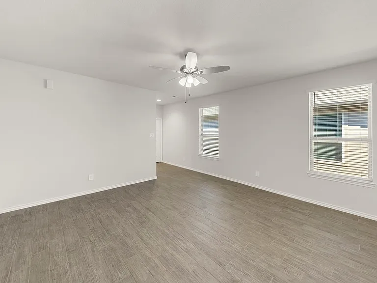1713 Meadow Crest Dr — Photo 12