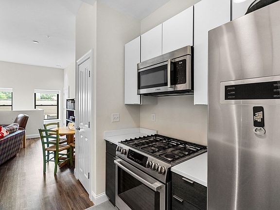 2nd image of 1022 Hancock St #12