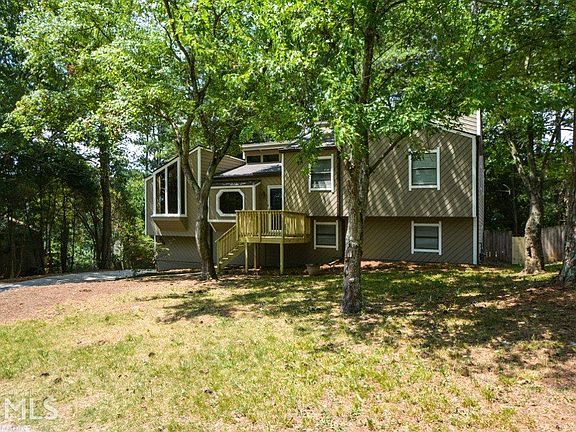 2nd image of 324 Castleair Dr NE
