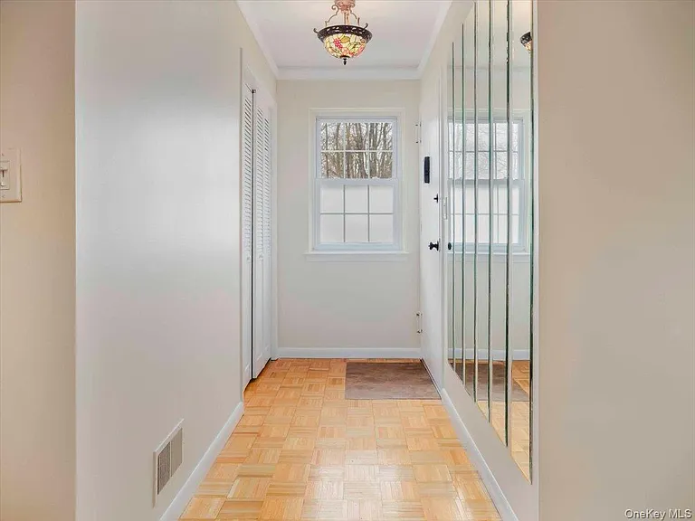 430 Somerset Dr #F — Photo 4