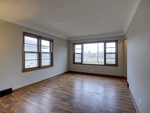2nd image of 2110 California St NE