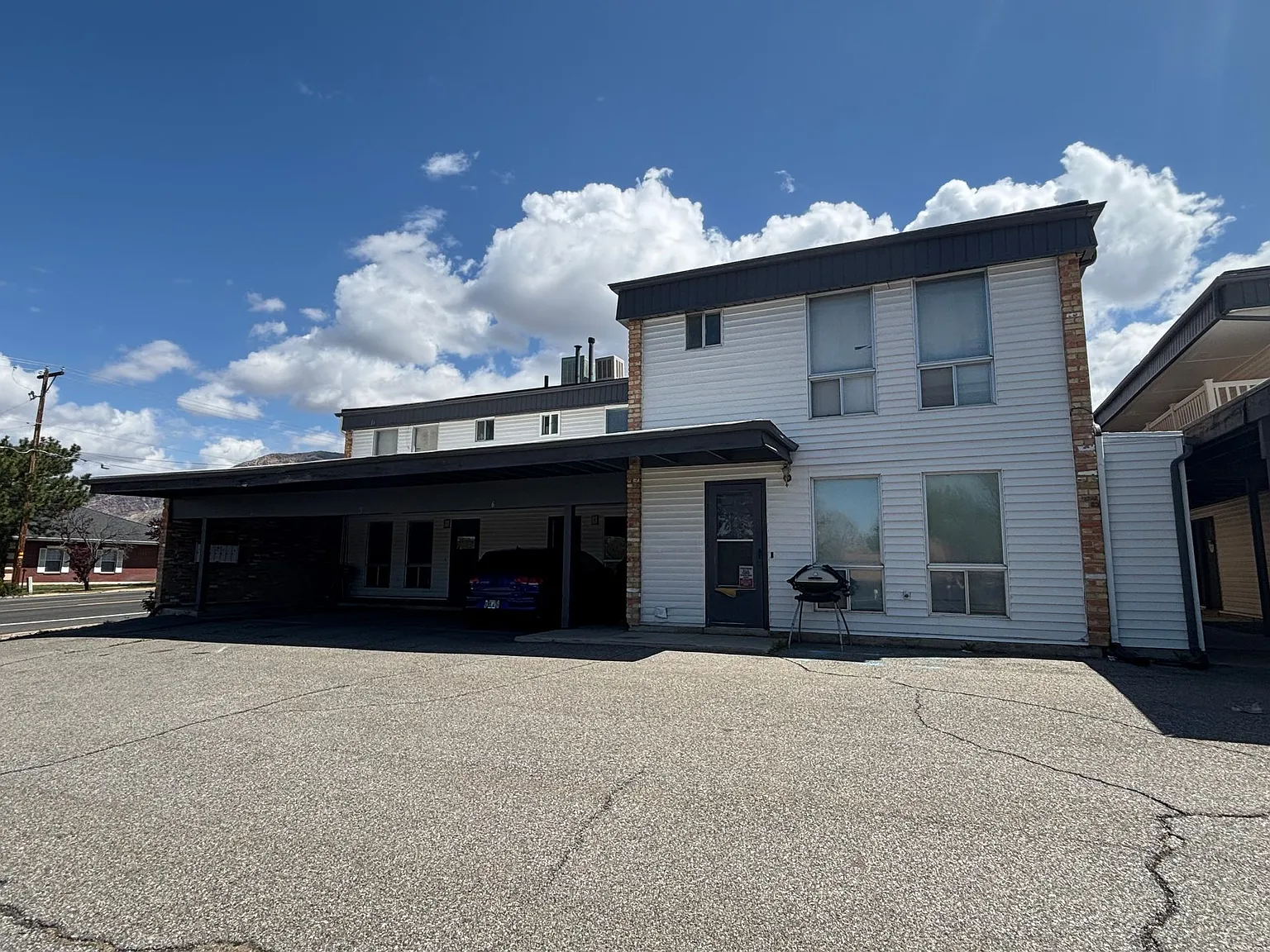 1165 Edgewood (12 Plex Cambridge Apartments) — Photo 3