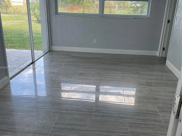 737 Sesame Ct — Photo 5