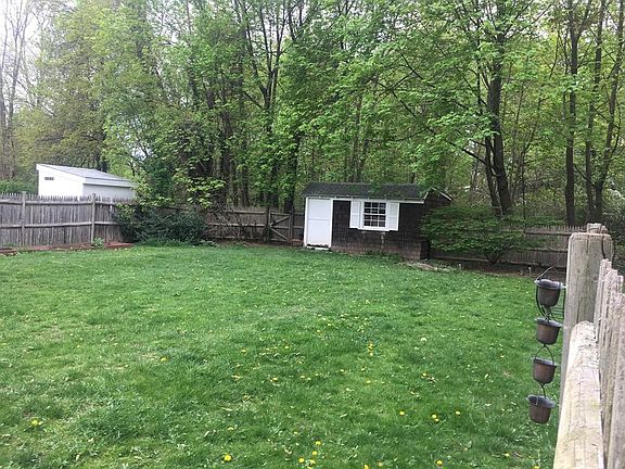 5th image of 535 Essex St