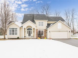 514 Willowgate Dr, Webster, NY 14580