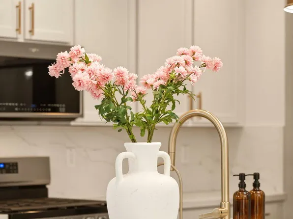 1918 W LARIAT Lane, Phoenix, AZ 85085