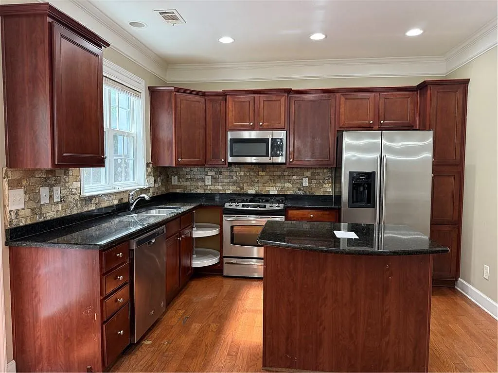 3 bed, 3.0 bath, 1845 sqft, $3,200 — Photo 3