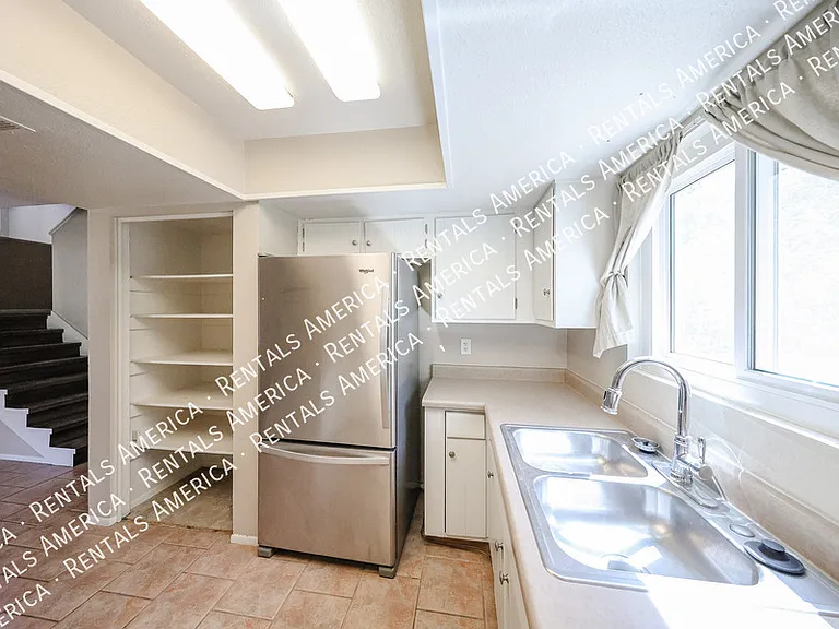 4555 W Continental Dr — Photo 17