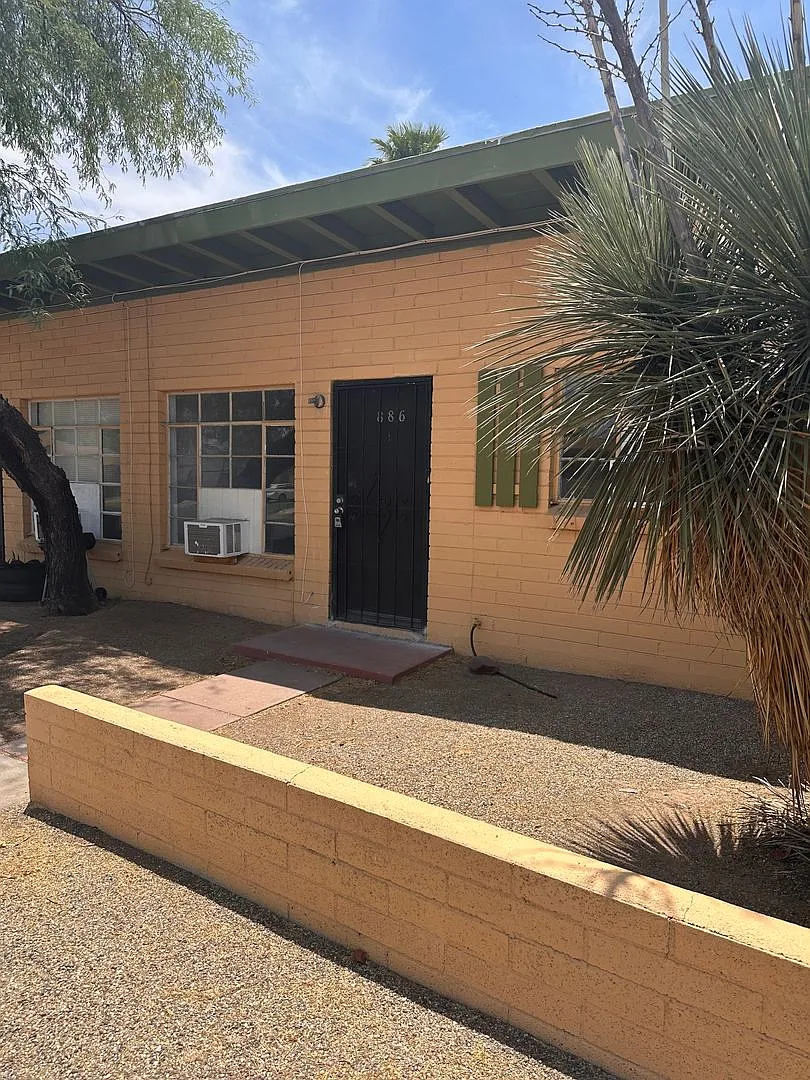 Tucson850-892 — Photo 1