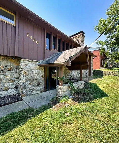 2400 Ridgefield Rd — Photo 4