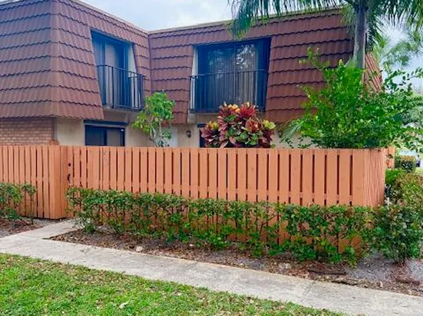 205 Charter Way, West Palm Beach, FL 33407