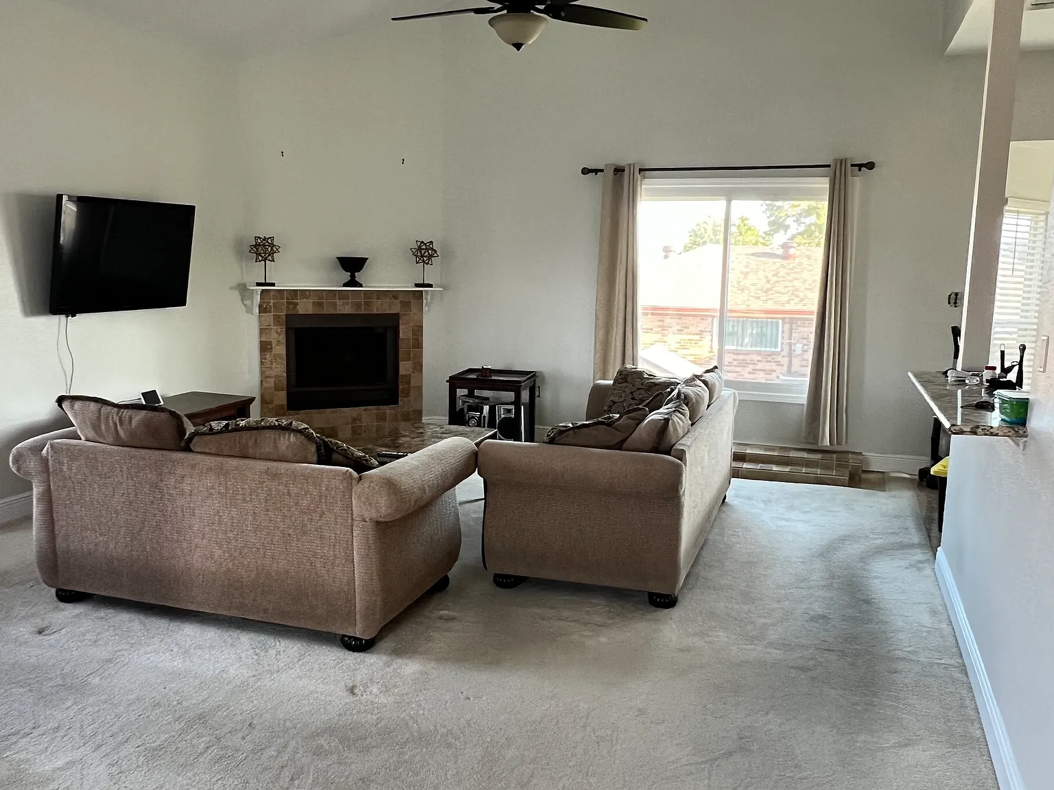 5 bed, 2143 sqft, $2,700 — Photo 3