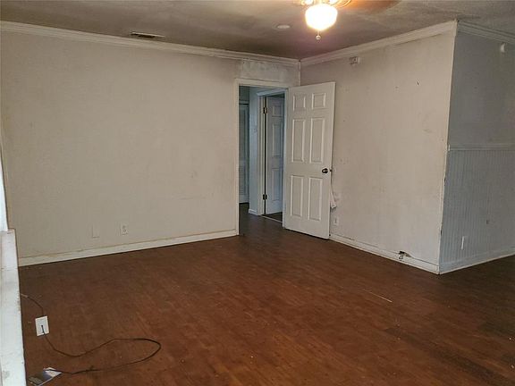 2nd image of 5058 E Berry St