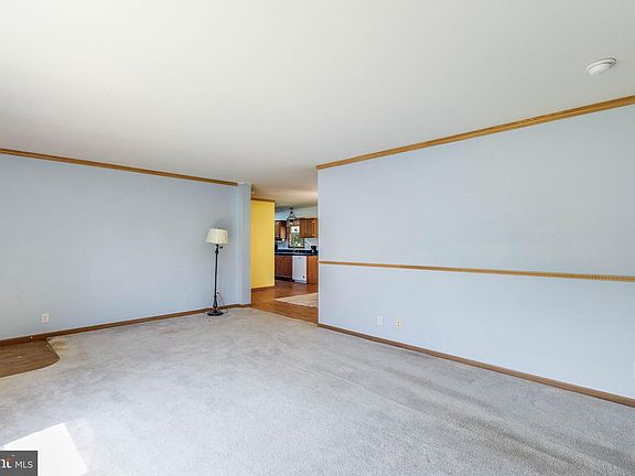 3rd image of 10343 Waller Rd