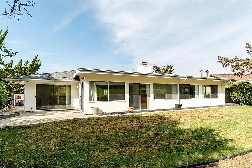 3 bed, 2.5 bath, 2600 sqft, $4,500 — Photo 2
