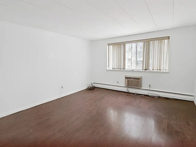 24 Nelson Dr #2D — Photo 3
