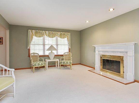 3rd image of 14 Lancelot Ln