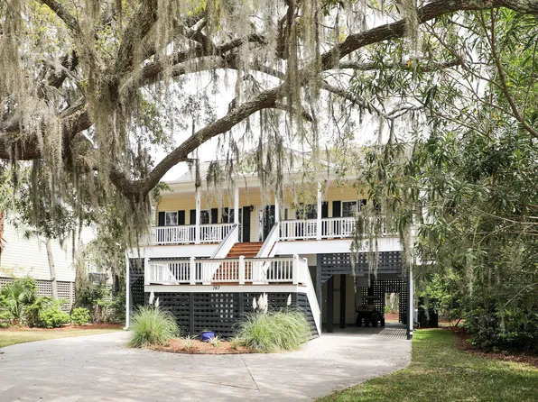 747 Fairway Dr, Edisto Island, SC 29438