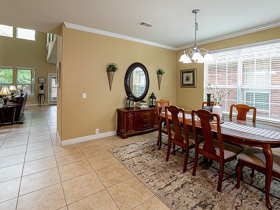 4th image of 143 Clearmont Pl