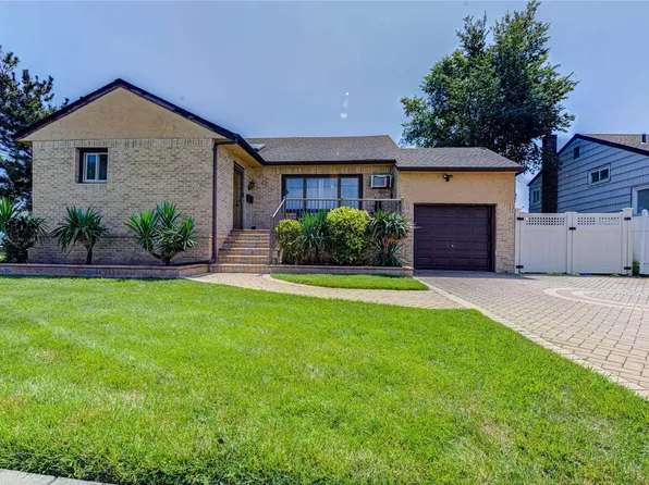 63 Suffolk Street, Freeport, NY 11520