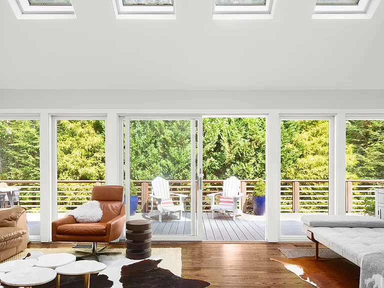 39 Montauk Ave — Photo 8