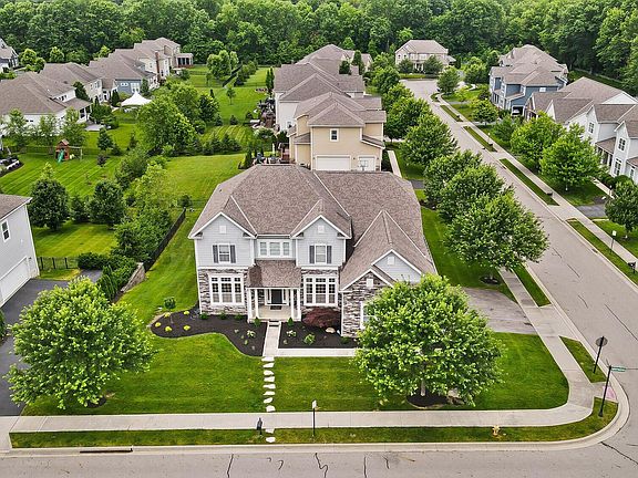 4th image of 2905 Highland Woods Blvd