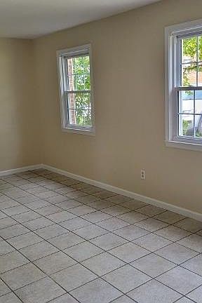 5th image of 23 Westdale Dr