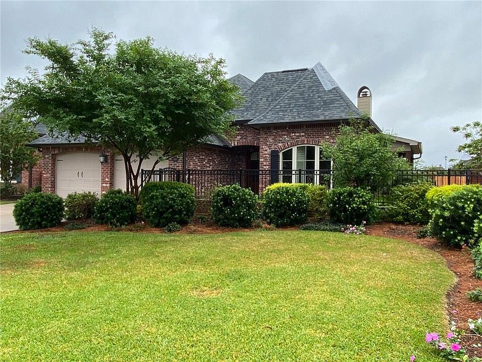 1st image of 909 N Yorkshire Cir