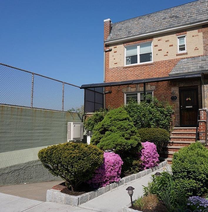 1st image of 3054 Hobart St