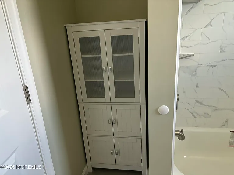 14 Skippers Blvd — Photo 8