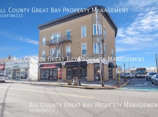 8 Railroad Ave APT 2, Babylon, NY 11702