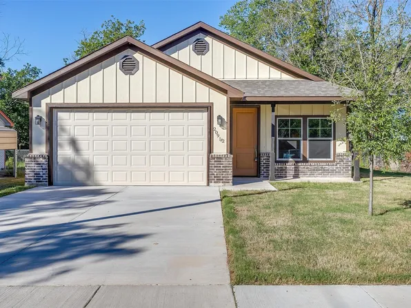 209 1/2 Erie St, Cleburne, TX 76031