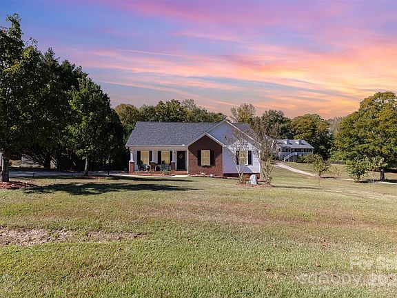 2nd image of 6032 Castle Pines Dr