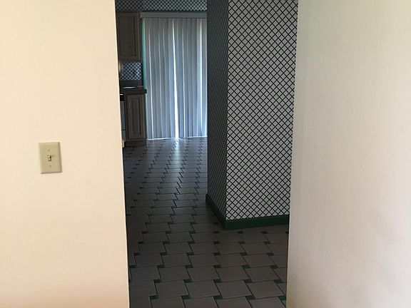 Hallway to kitchen