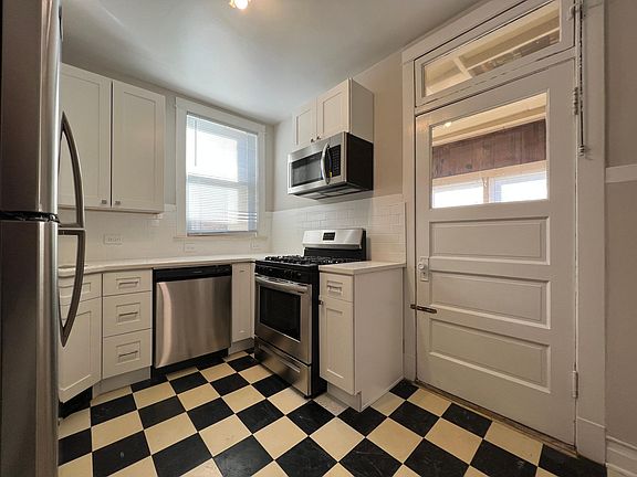 5th image of 4846 N Claremont Ave #2