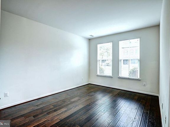 Entry level bed room/rec room/office