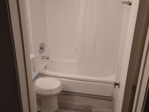 4th image of 10847 Kling St APT 2