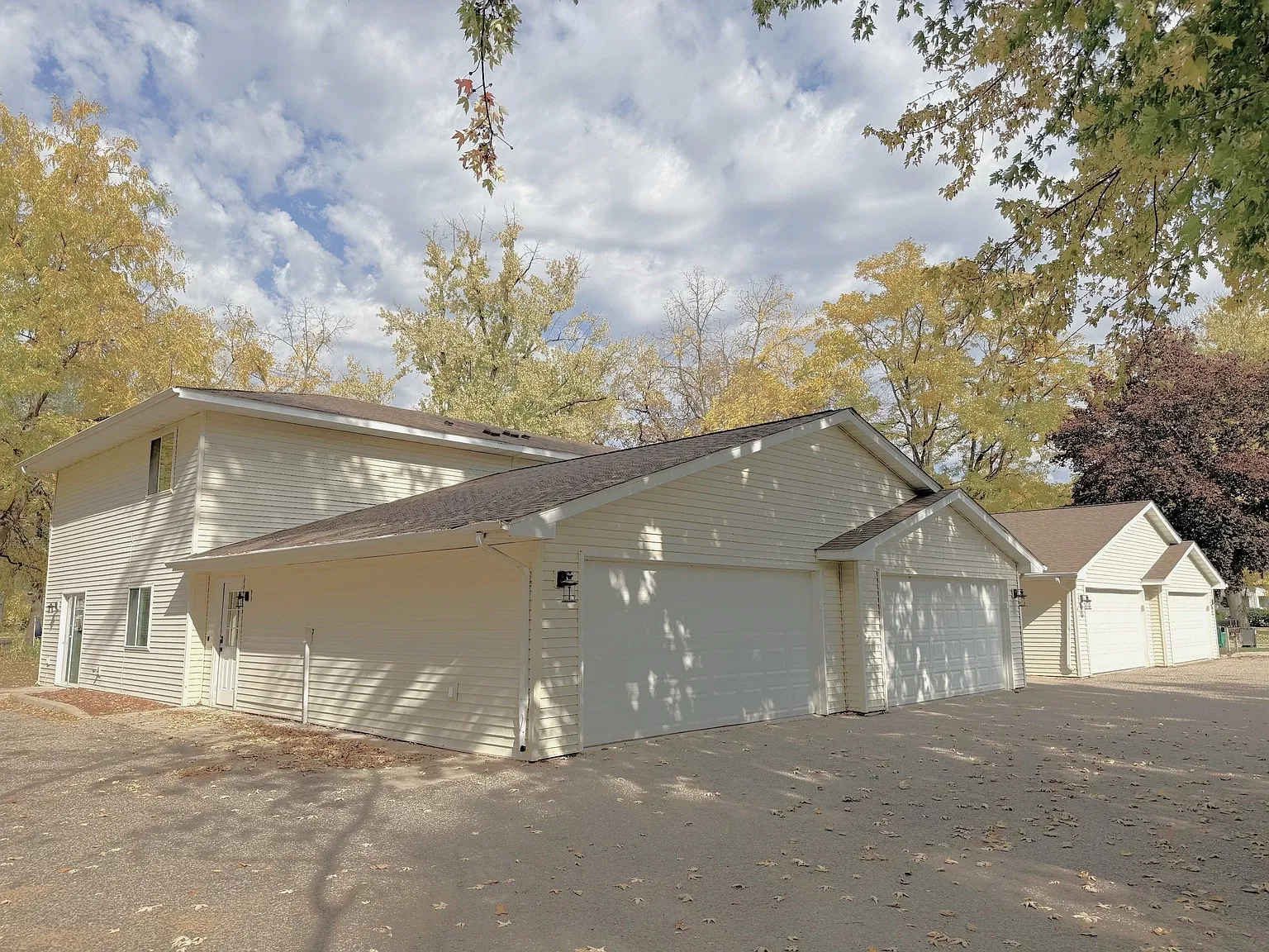 4 bed, 1350 sqft, $1,950 — Photo 3