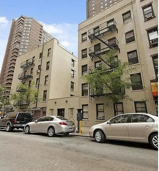 240 E 24th St #3B — Photo 8