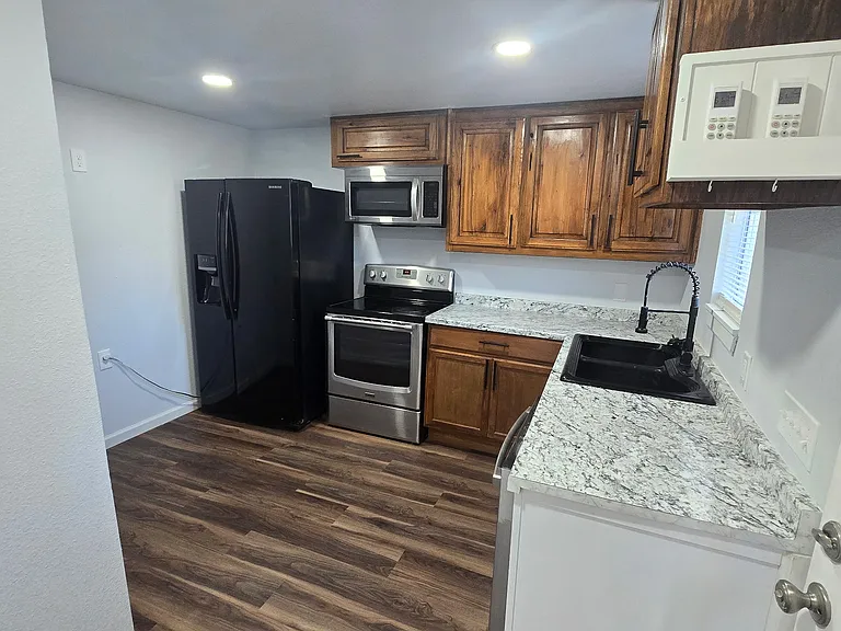 7202 Base St #B — Photo 15