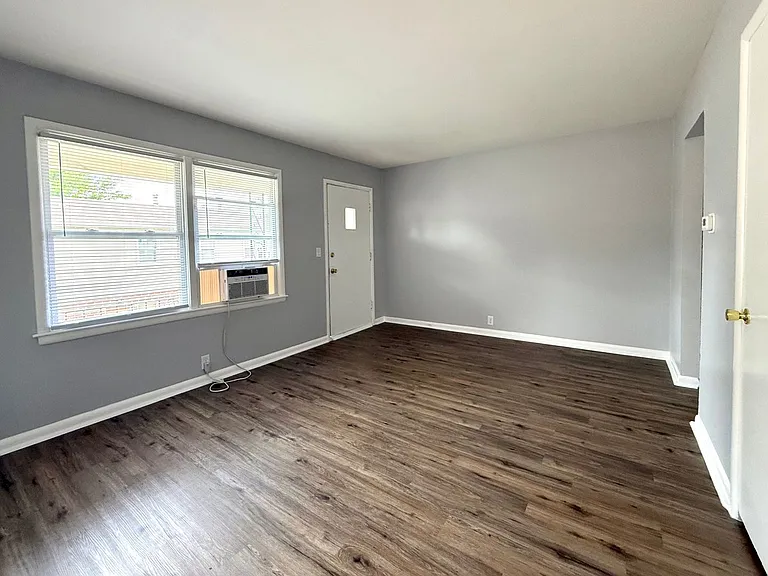 118 S 8th St — Photo 4