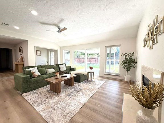 3rd image of 3826 Manordale Dr