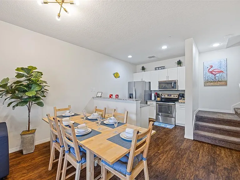 8945 Shine Dr — Photo 4